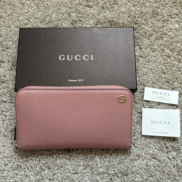 GUCCI WOMEN'S SOFT PINK LEATHER GOLD INTERLOCKING G ZIP AROUND WALLET NWOT
